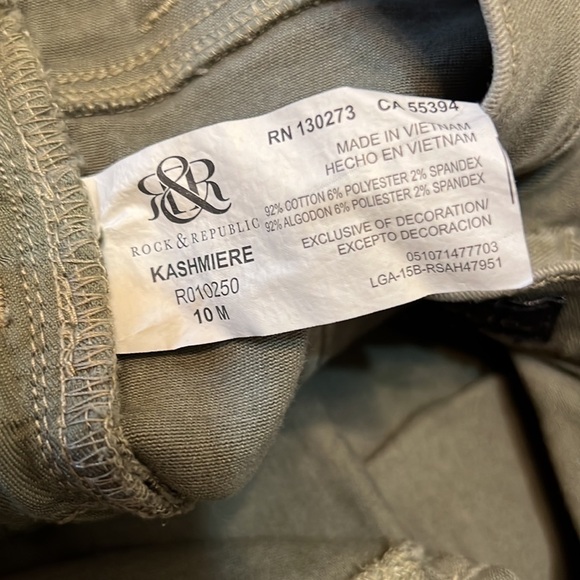 Rock and Republic Mid Rise Jeans. Olive. Size 10 - Picture 2 of 6